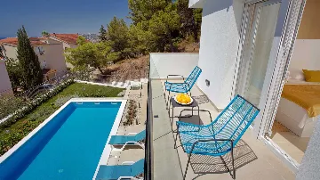 Podstrana Villa with Pool and 9 Bedrooms