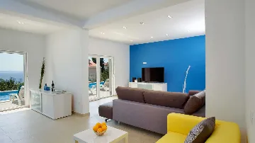 Podstrana Villa with Pool and 9 Bedrooms