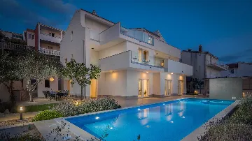 Podstrana Villa with Pool and 9 Bedrooms