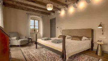 Villa with Pool in Buje for Up to 16 Guests