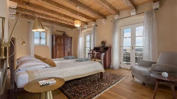 Villa with Pool in Buje for Up to 16 Guests