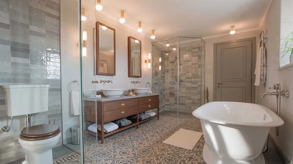 Villa with Pool in Buje for Up to 16 Guests