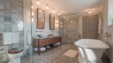 Villa with Pool in Buje for Up to 16 Guests