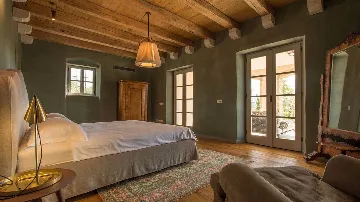 Villa with Pool in Buje for Up to 16 Guests