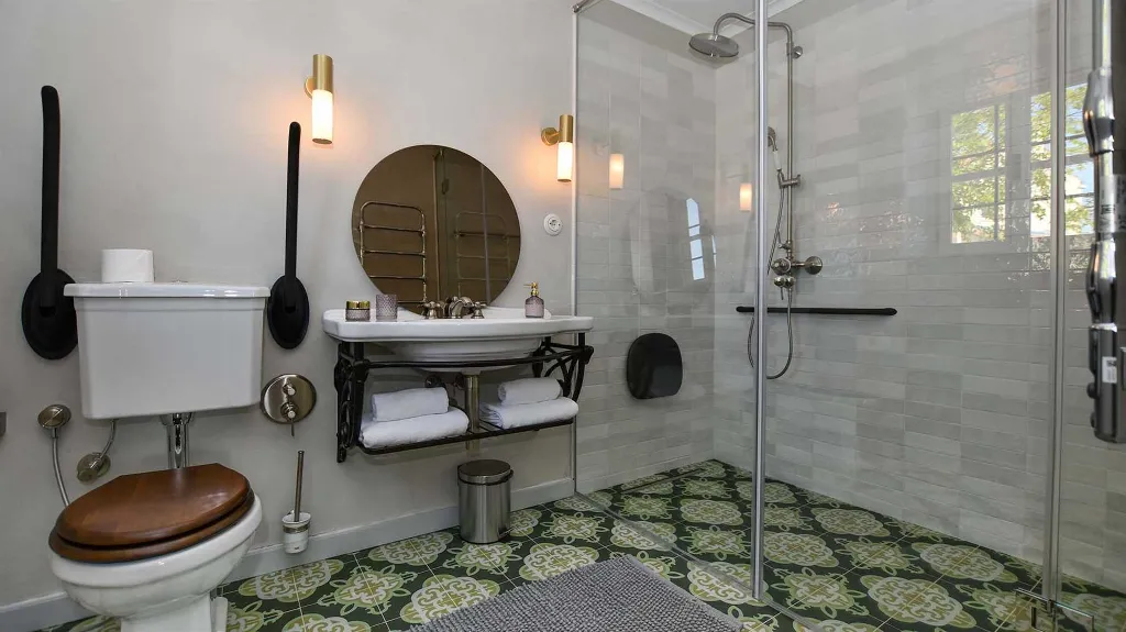 Villa with Pool in Buje for Up to 16 Guests