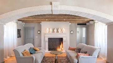 Villa with Pool in Buje for Up to 16 Guests