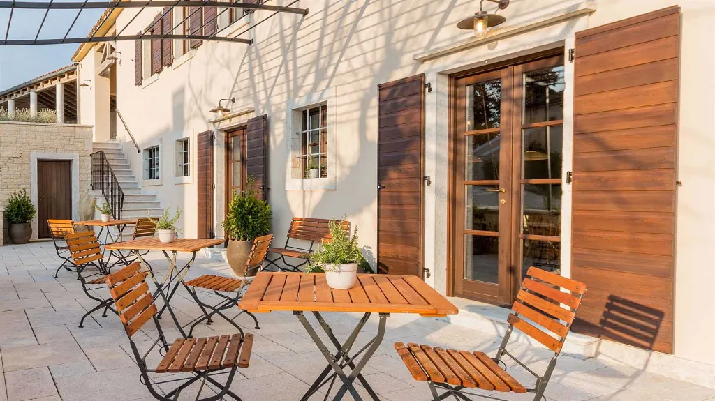 Villa with Pool in Buje for Up to 16 Guests