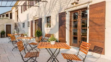 Villa with Pool in Buje for Up to 16 Guests