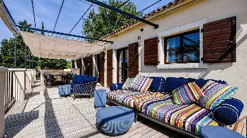 Villa with Pool in Buje for Up to 16 Guests