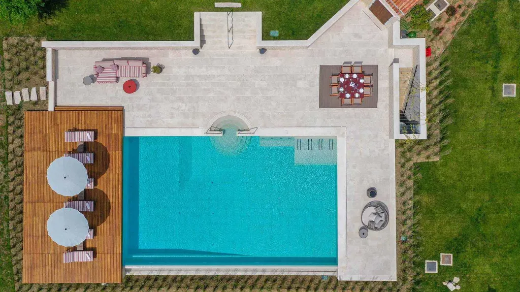 Villa with Pool in Buje for Up to 16 Guests