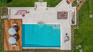 Villa with Pool in Buje for Up to 16 Guests