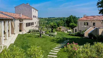 Villa with Pool in Buje for Up to 16 Guests