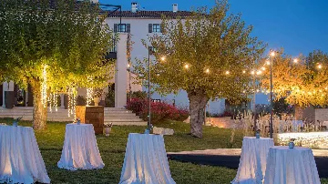 Villa with Pool in Buje for Up to 16 Guests