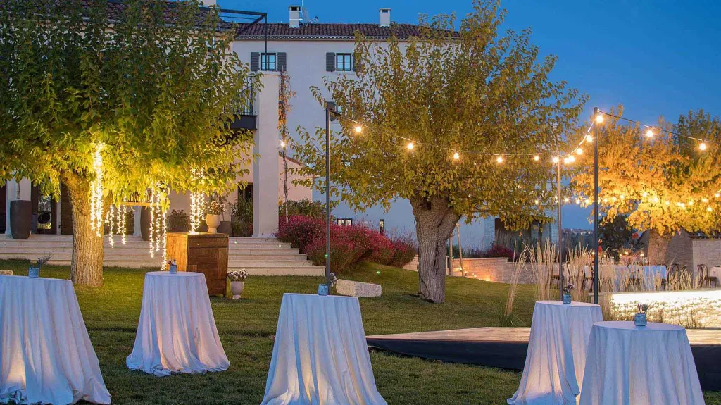 Villa with Pool in Buje for Up to 16 Guests