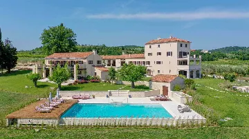 Villa with Pool in Buje for Up to 16 Guests