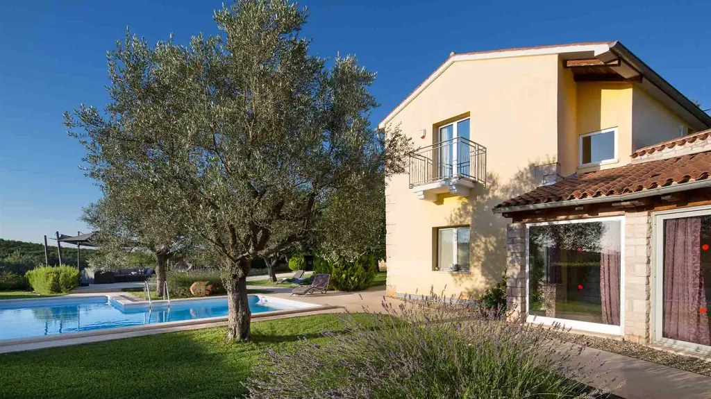 3-Bedroom Villa in Šorići with Outdoor Pool