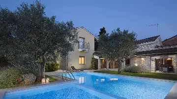 3-Bedroom Villa in Šorići with Outdoor Pool