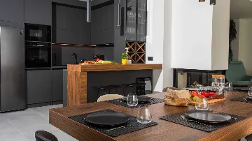 Poolside Villa for 10 Guests in Orašac