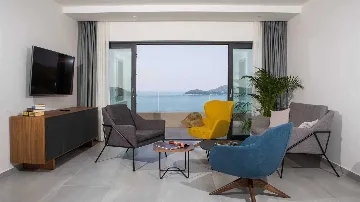 Poolside Villa for 10 Guests in Orašac