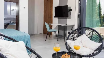 Poolside Villa for 10 Guests in Orašac