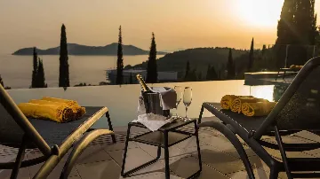 Poolside Villa for 10 Guests in Orašac