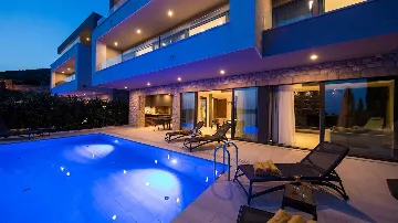 Poolside Villa for 10 Guests in Orašac