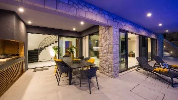 Poolside Villa for 10 Guests in Orašac