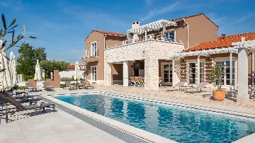 Villa in Režanci for Up to 12 Guests
