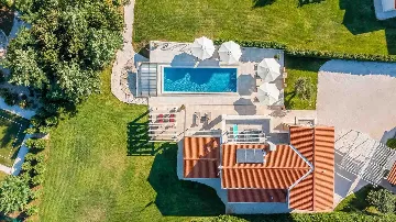 Villa in Režanci for Up to 12 Guests