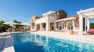 Villa in Režanci for Up to 12 Guests