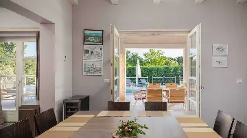 Villa in Režanci for Up to 12 Guests