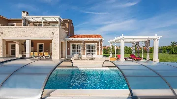 Villa in Režanci for Up to 12 Guests