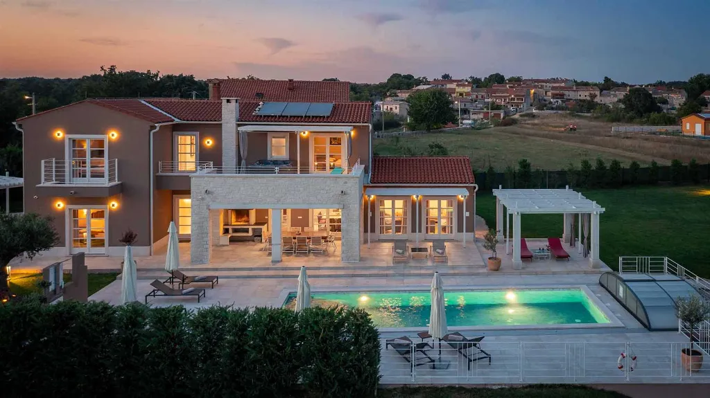 Villa in Režanci for Up to 12 Guests