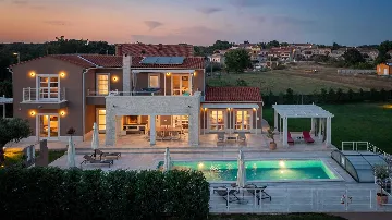 Villa in Režanci for Up to 12 Guests