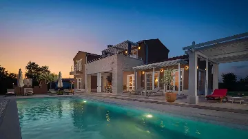 Villa in Režanci for Up to 12 Guests