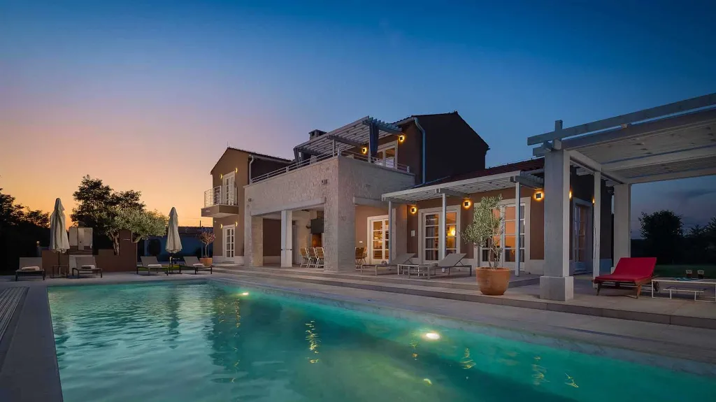 Villa in Režanci for Up to 12 Guests