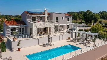 Režanci 5-Bedroom Villa with Private Pool
