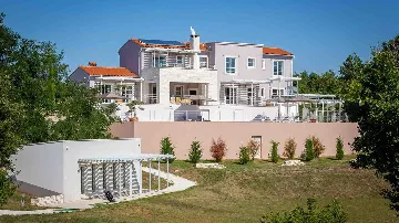 Režanci 5-Bedroom Villa with Private Pool
