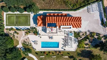 Režanci 5-Bedroom Villa with Private Pool
