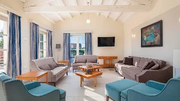 Režanci 5-Bedroom Villa with Private Pool