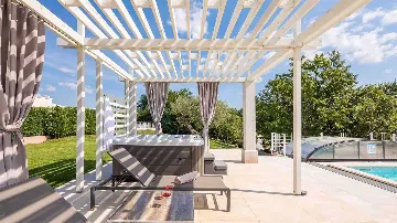 Modern Villa with Heated Pool and Hot Tub in Režanci