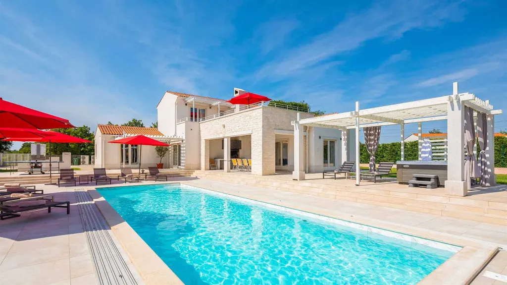 Modern Villa with Heated Pool and Hot Tub in Režanci