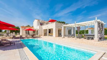 Modern Villa with Heated Pool and Hot Tub in Režanci