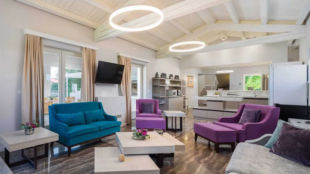 Modern Villa with Heated Pool and Hot Tub in Režanci