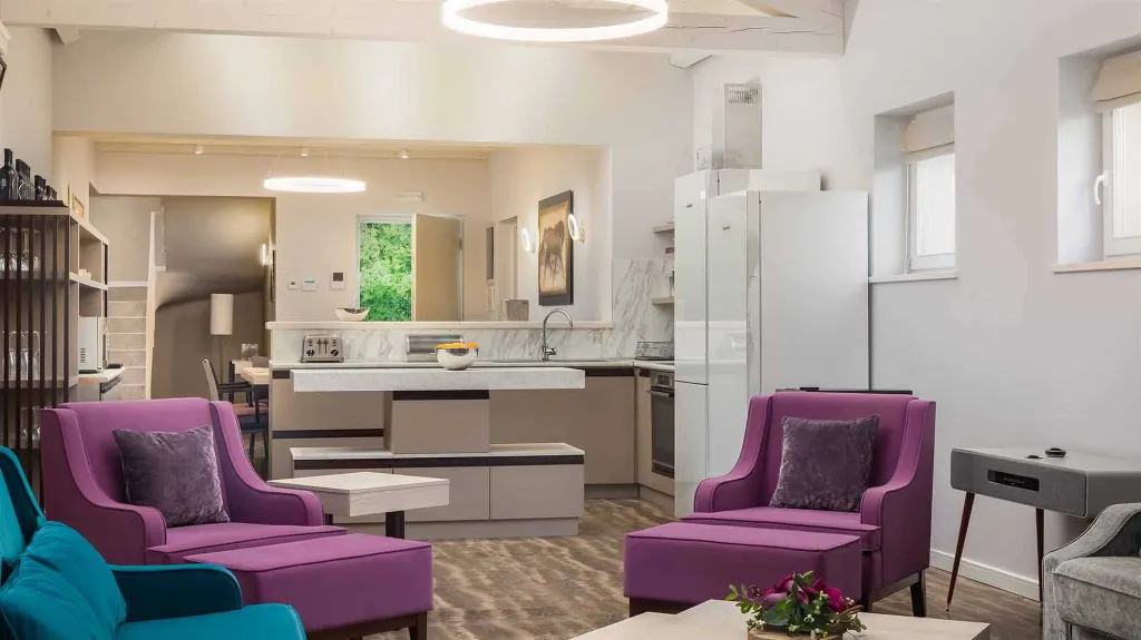 Modern Villa with Heated Pool and Hot Tub in Režanci