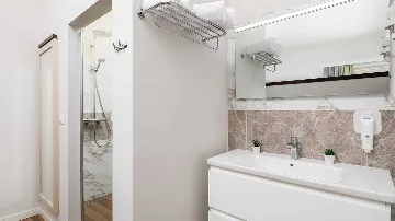 Modern Villa with Heated Pool and Hot Tub in Režanci