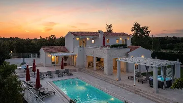 Modern Villa with Heated Pool and Hot Tub in Režanci