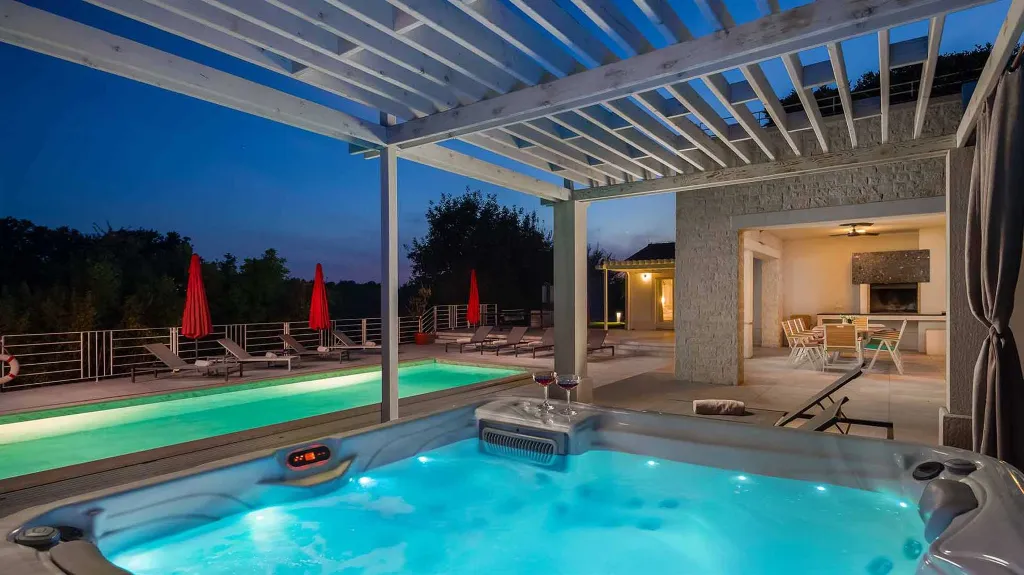 Modern Villa with Heated Pool and Hot Tub in Režanci