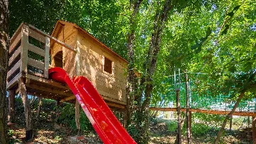 Modern Villa with Heated Pool and Hot Tub in Režanci