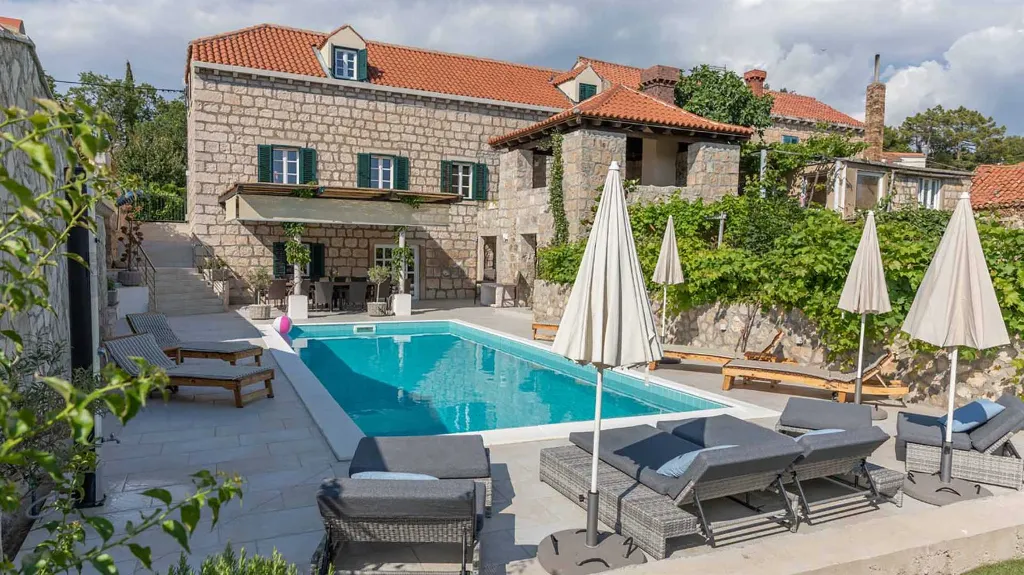 Stone Villa with Pool in Čilipi for Up to 12